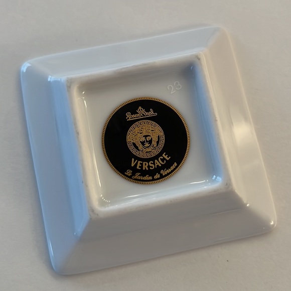 Versace Collection of 8 mini 2”x2” plates - Picture 9 of 9